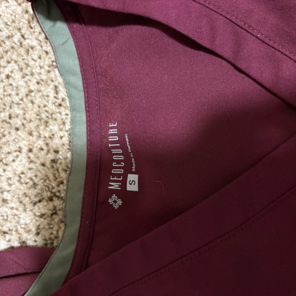 Med Couture Wine Scrub set - Picture 2 of 3